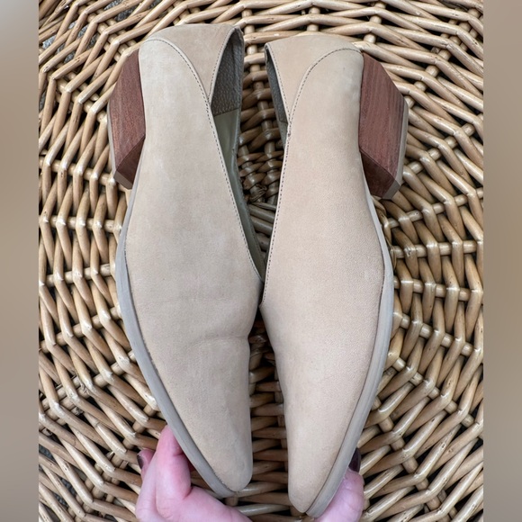 9 & Co. Vintage Light Tan Leather Pointed Loafers Wooden Heel Size 7 - Picture 5 of 8